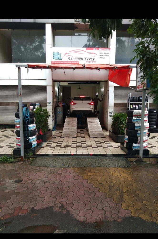 Car entering the wheel alignment bay